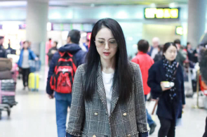 厄瓜众尔警刚正在厄秘邦畿查获2吨可卡因